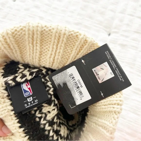 NEW Chicago Bulls NBA Ultra Game Basketball Retro Winter Beanie Hat One Size - Picture 4 of 5